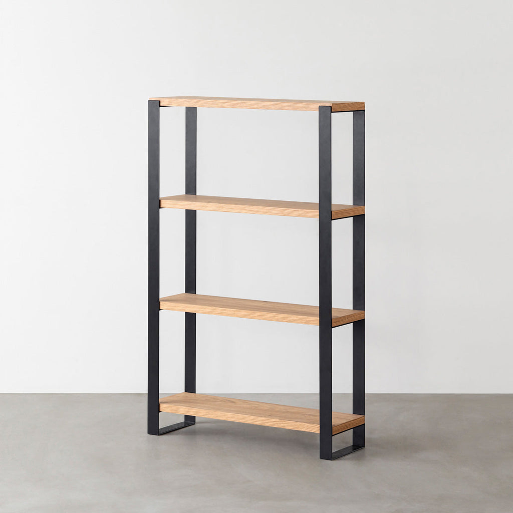 Kanademonoのくるみの棚板とブラックのアイアンで製作したシェルフ