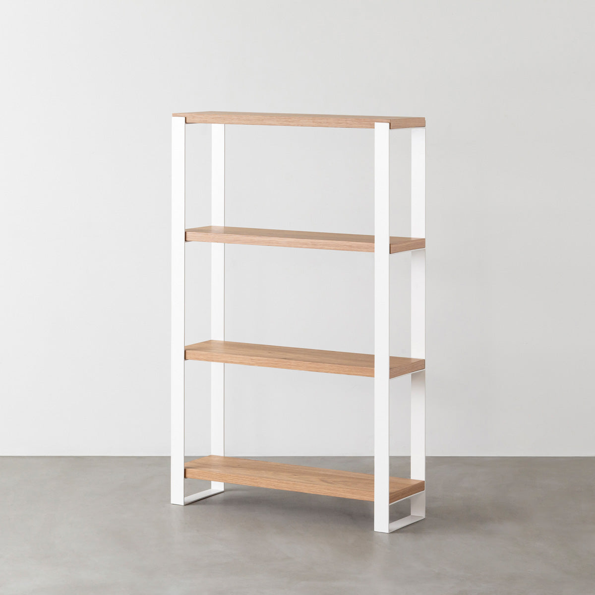 Kanademonoのくるみの棚板とホワイトのアイアンで製作したシェルフ