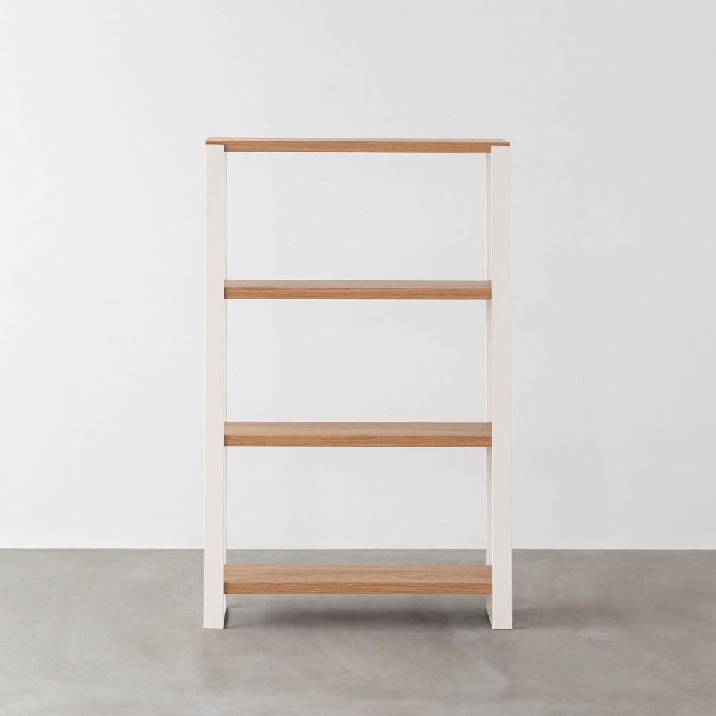 Kanademonoのくるみの棚板とホワイトのアイアンで製作したシェルフ（正面）