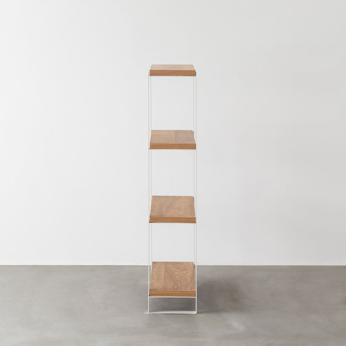 Kanademonoのくるみの棚板とホワイトのアイアンで製作したシェルフ（側面）