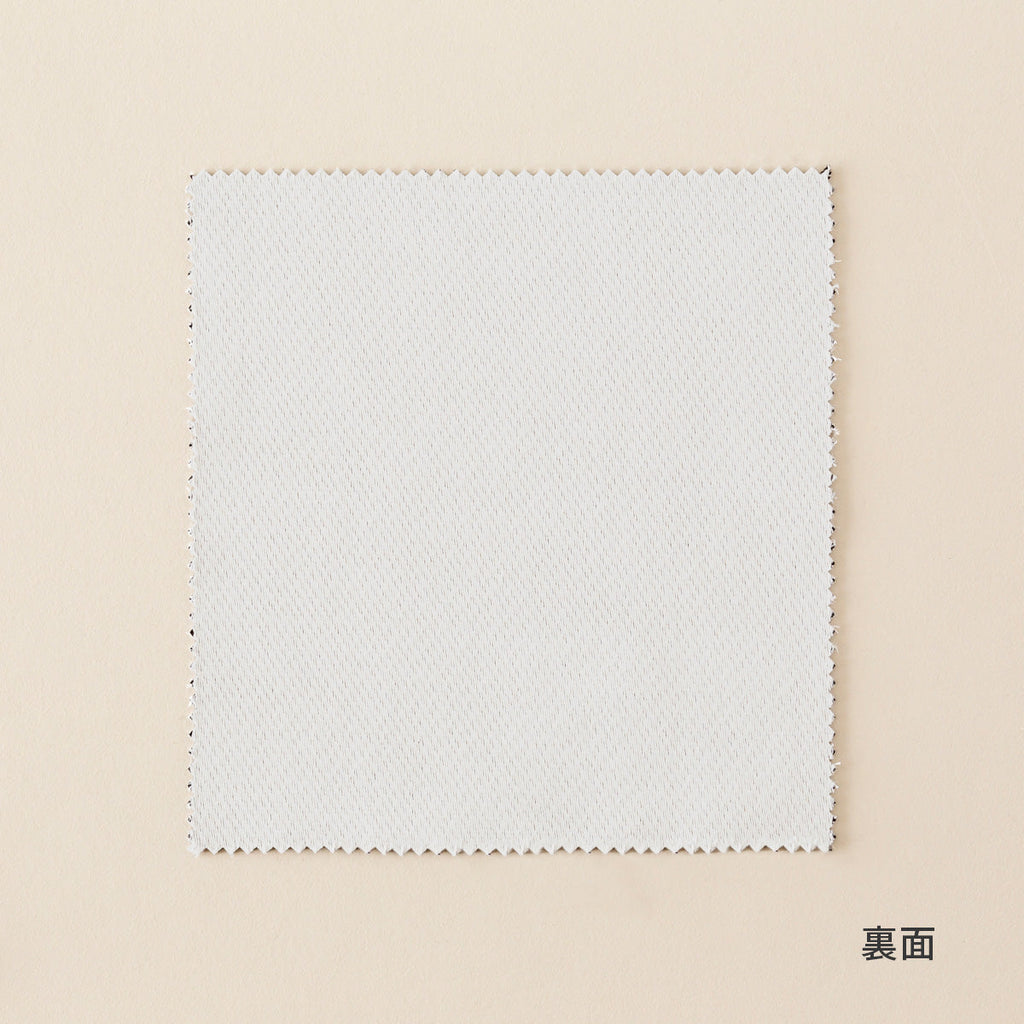 ホワイトのカーテンカットサンプル（裏）