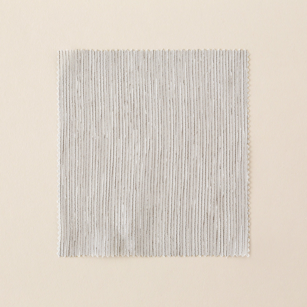 ブラックのカーテンカットサンプル（表）