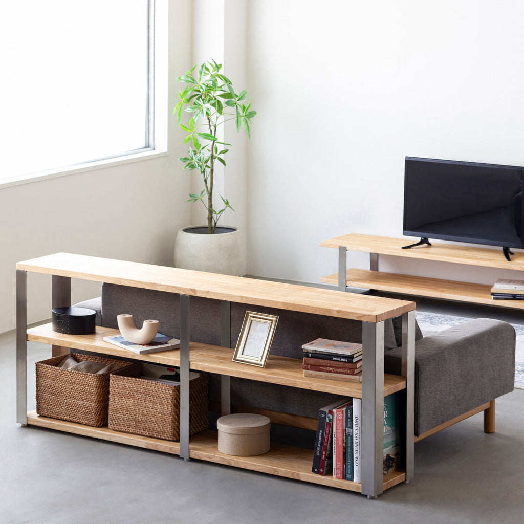 KANADEMONOのラバーウッドナチュラルの棚板とステンレス脚のストレージシェルフM(使用例)