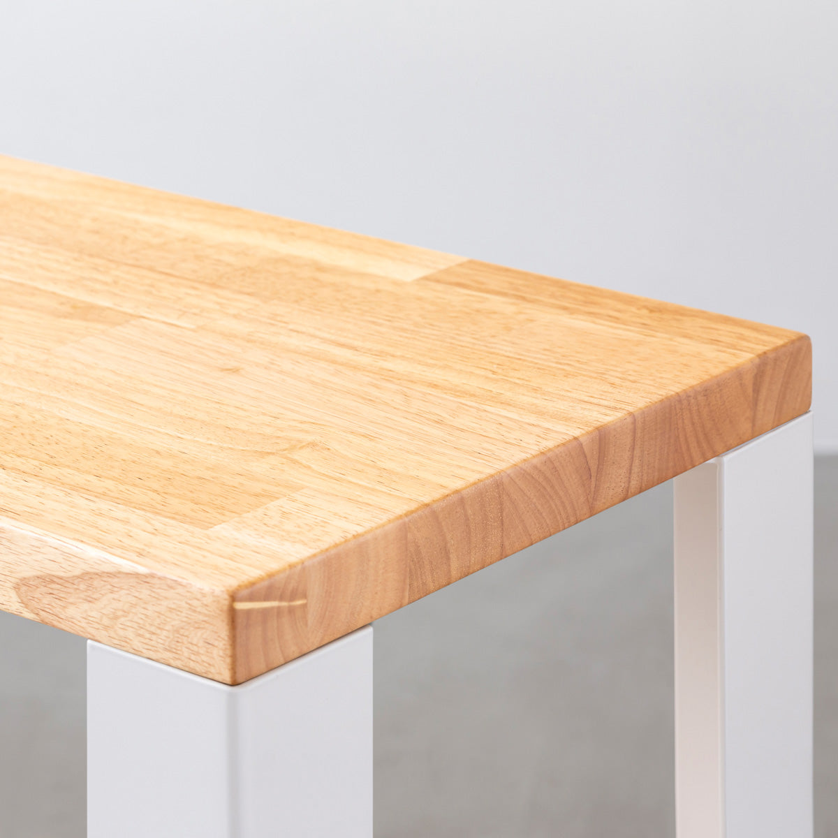 Kanademonoのラバーウッド材ナチュラルの棚板とホワイトの鉄脚の２段ストレージシェルフS（棚板）