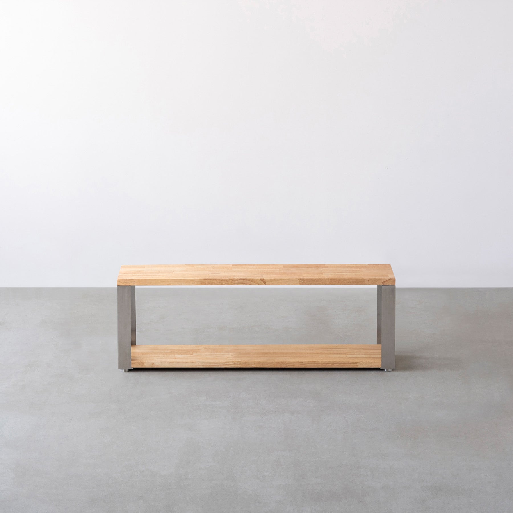 Kanademonoのラバーウッド材ナチュラルの棚板とステンレスの鉄脚の２段ストレージシェルフS（正面）