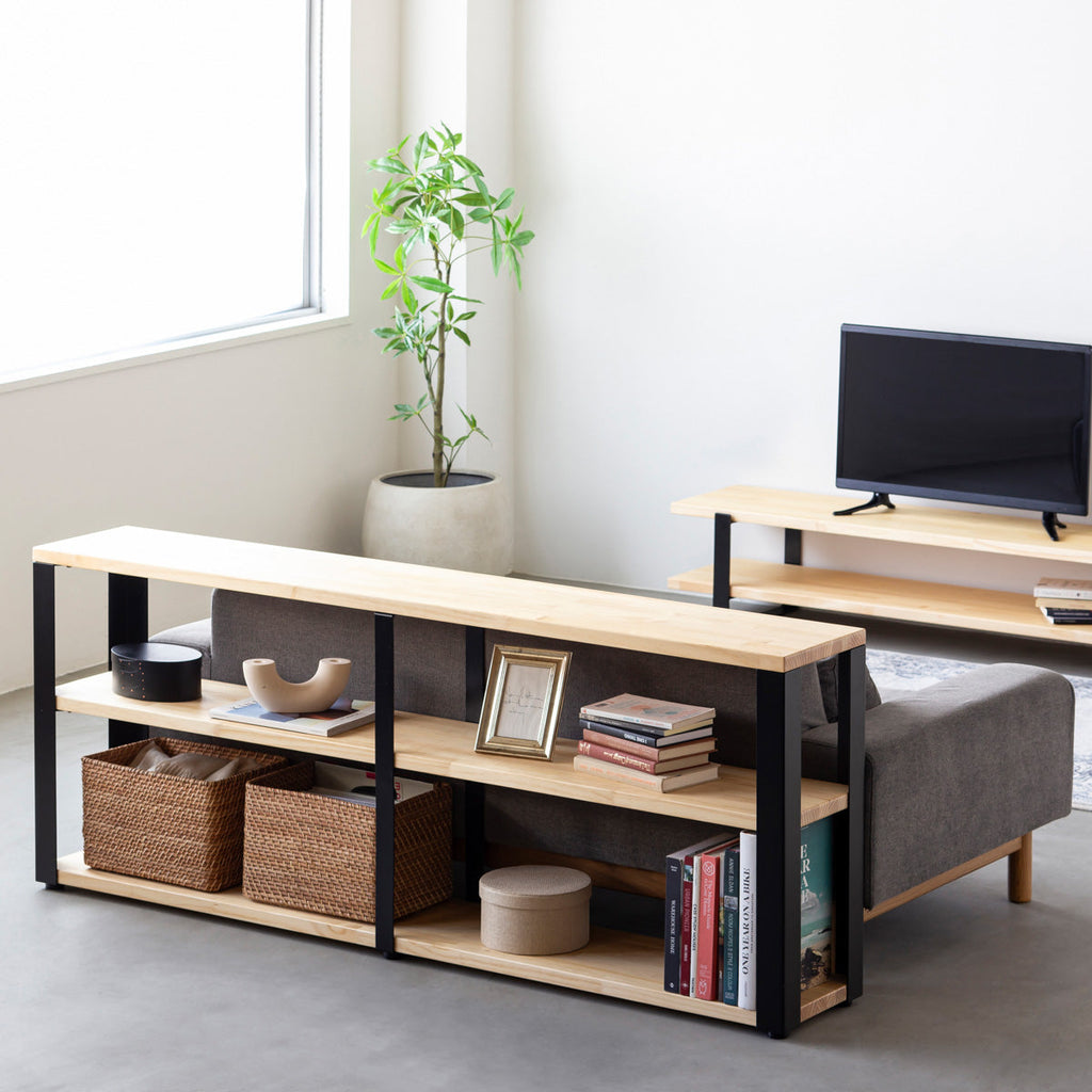 KANADEMONOのパイン材とマットブラックの鉄脚のストレージシェルフM（使用例）