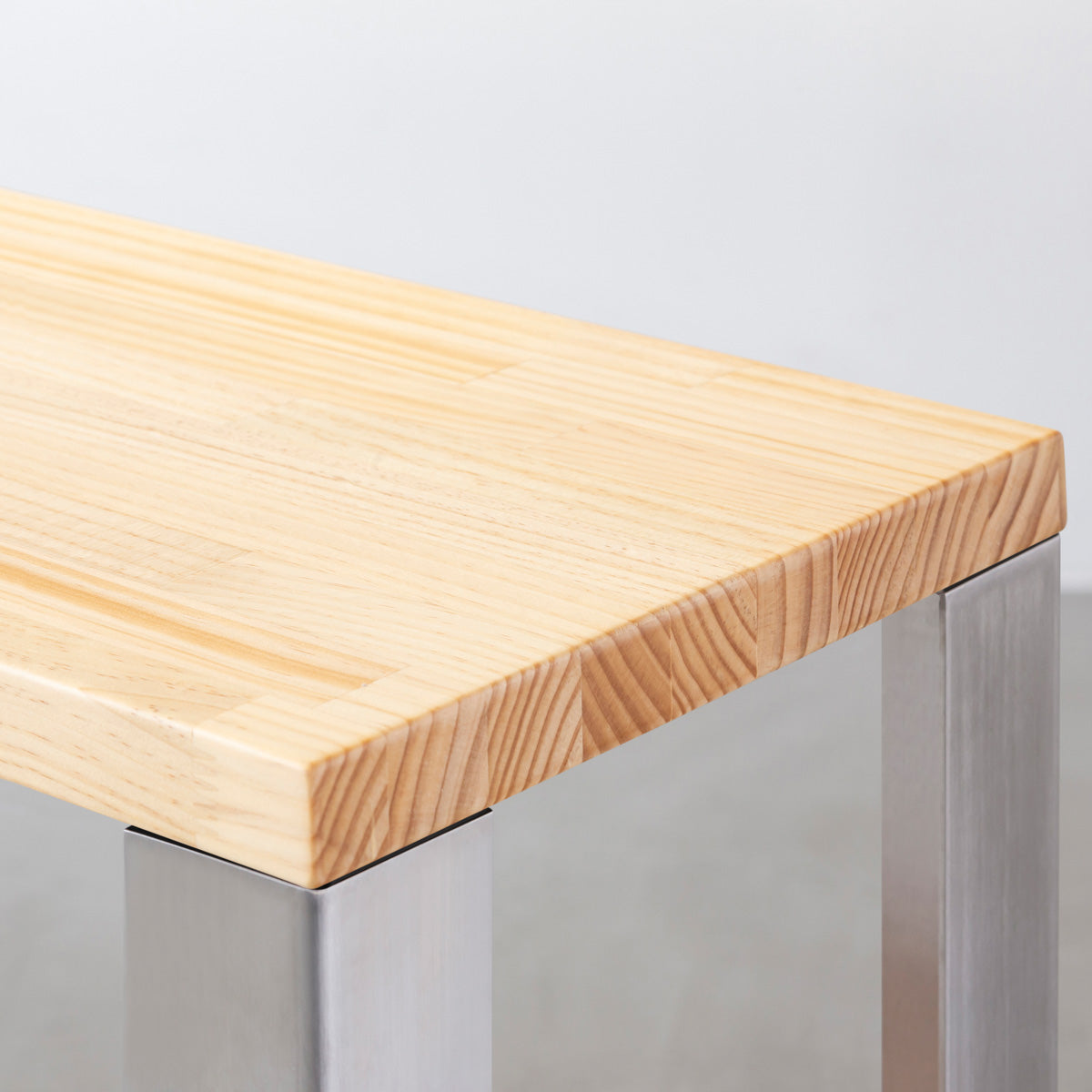 KANADEMONOのパイン材とステンレス脚のストレージシェルフS(上部)