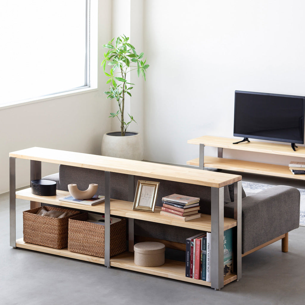 KANADEMONOのパイン材とステンレス脚のストレージシェルフM(使用例)