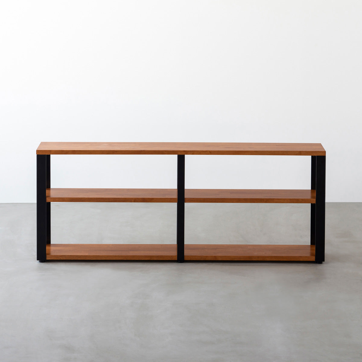 KANADEMONOのラバーウッドブラウンの棚板とマットブラックの鉄脚のストレージシェルフM(正面)