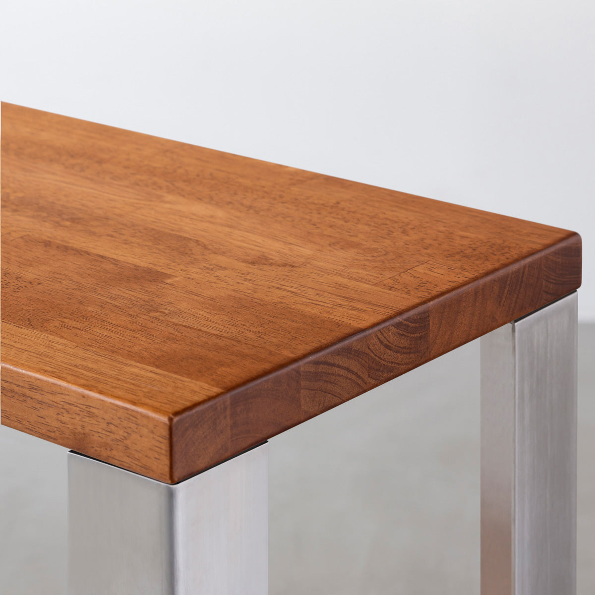 KANADEMONOのラバーウッドブラウンの棚板とステンレス脚のストレージシェルフS(上部)