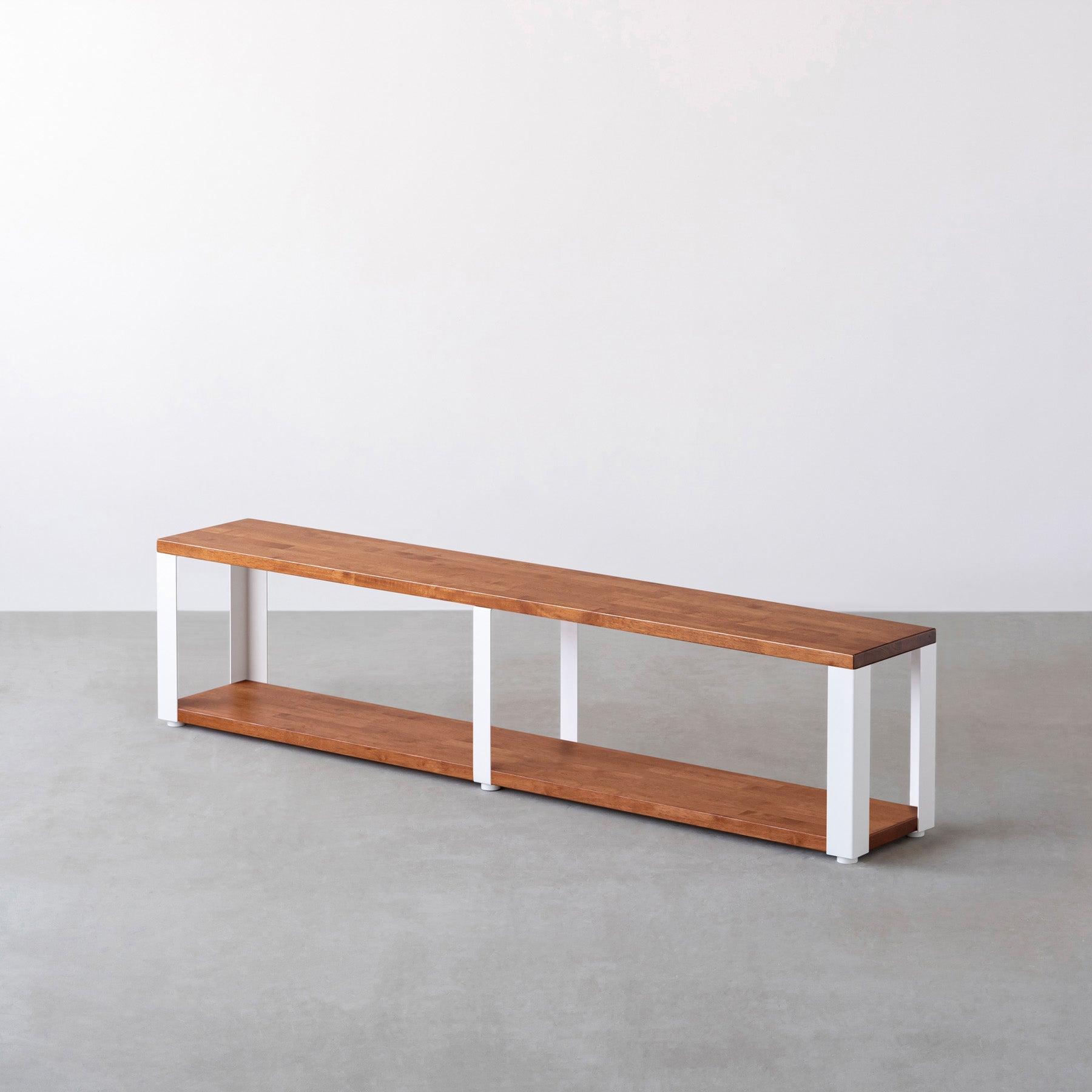 Kanademonoのラバーウッド材ブラウンの棚板とホワイトの鉄脚の２段ストレージシェルフM