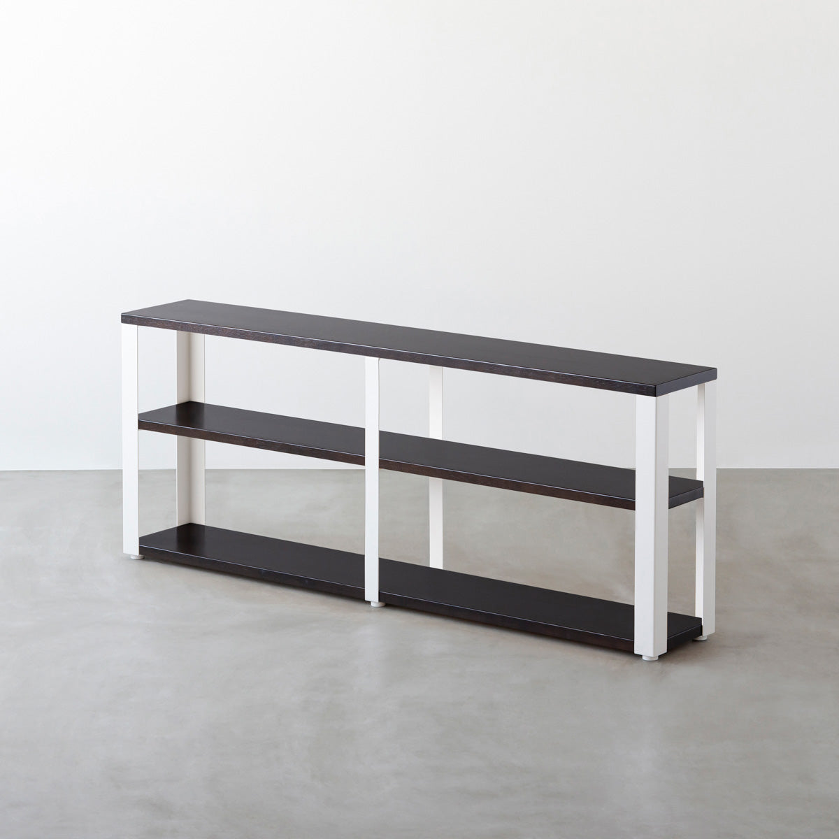 KANADEMONOのラバーウッドブラックブラウンの棚板とホワイトの鉄脚のストレージシェルフM