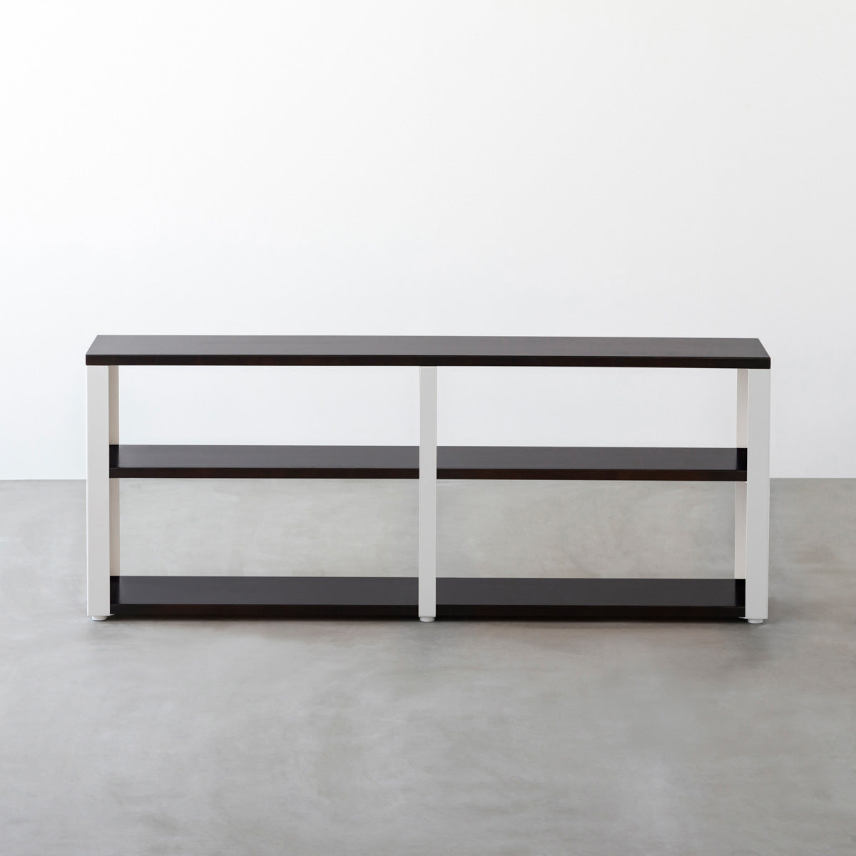 KANADEMONOのラバーウッドブラックブラウンの棚板とホワイトの鉄脚のストレージシェルフM(正面)