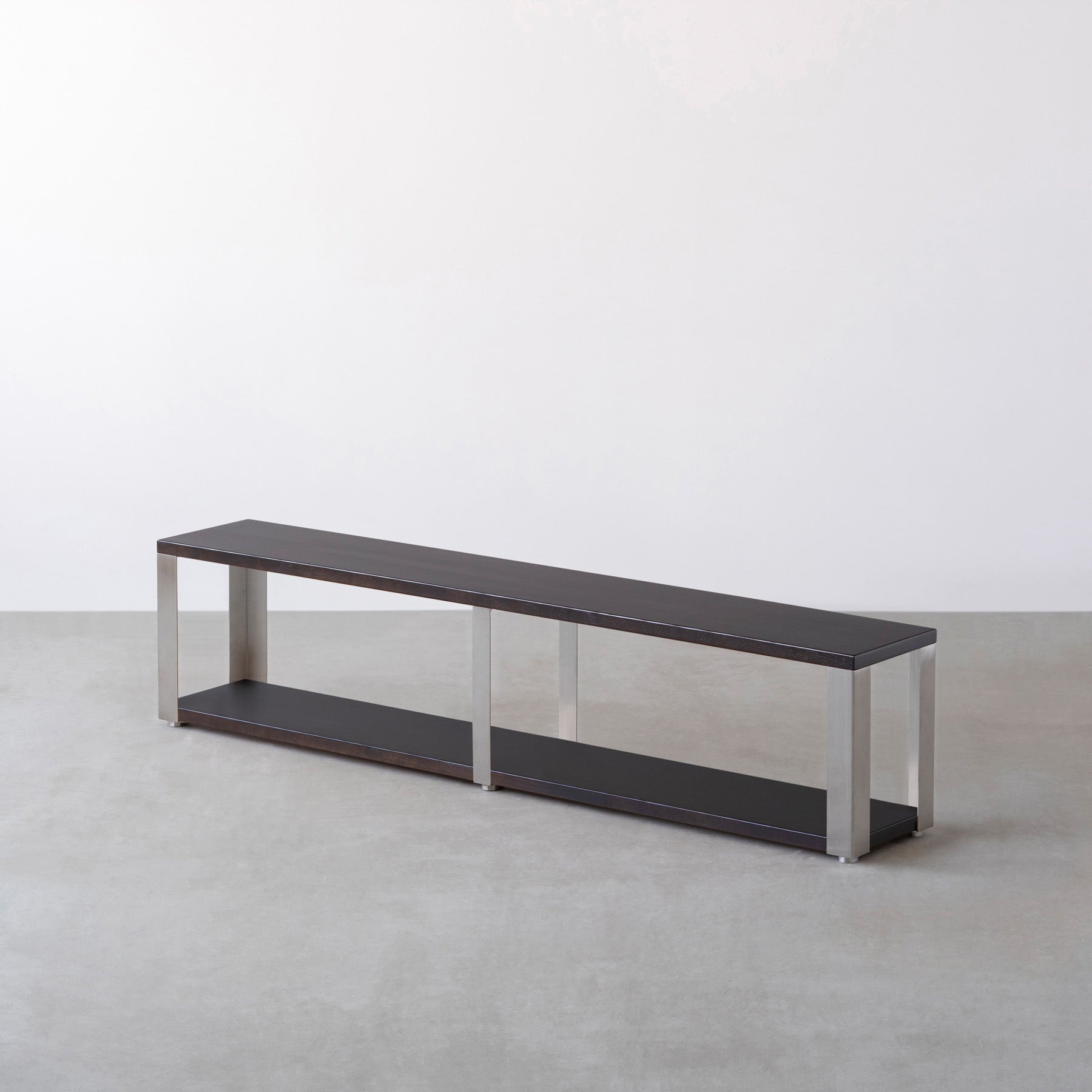 Kanademonoのラバーウッド材ブラックブラウンの棚板とステンレスの鉄脚の２段ストレージシェルフM