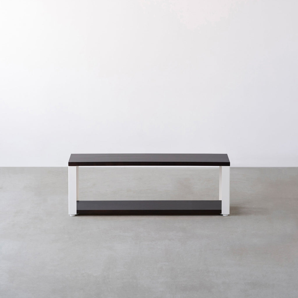 Kanademonoのラバーウッド材ブラックブラウンの棚板とホワイトの鉄脚の２段ストレージシェルフS（正面）