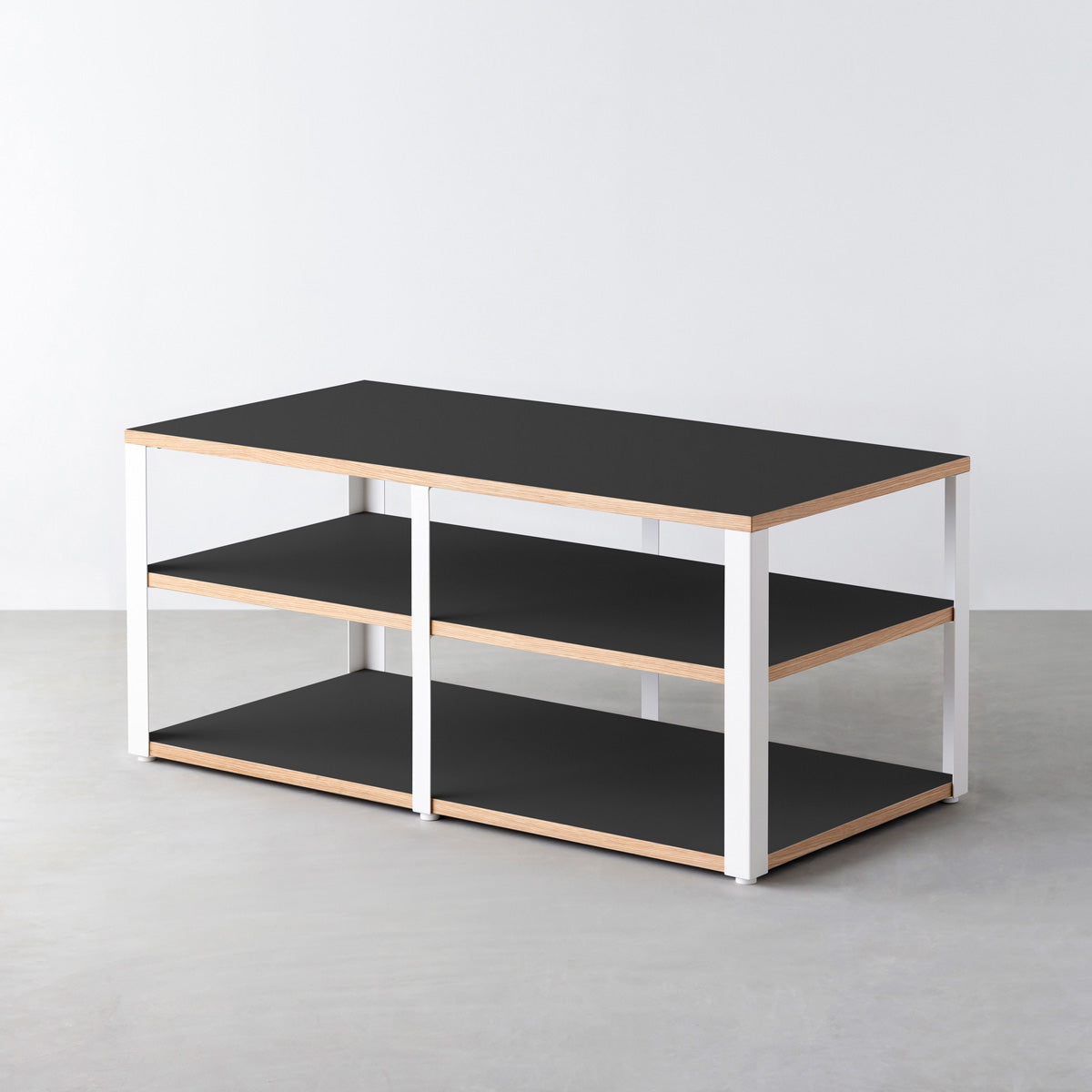 KanademonoのリノリウムNero棚板とマットホワイト鉄脚のストレージシェルフ幅121~160cm（奥行41~80cm）