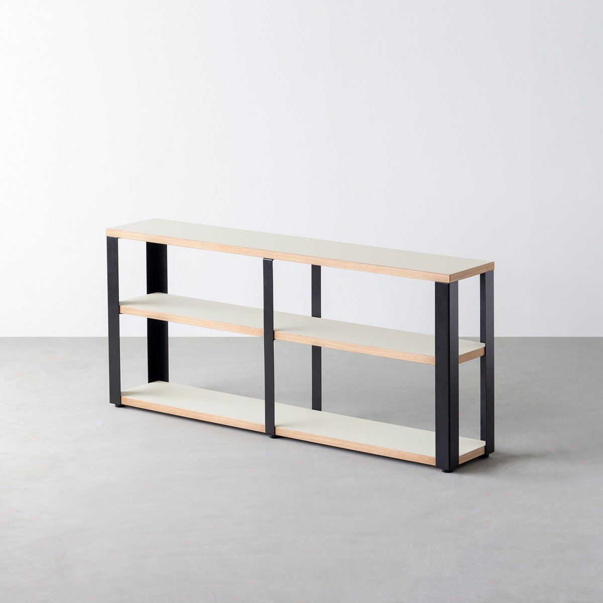 KanademonoのリノリウムMushroom棚板とマットブラック鉄脚のストレージシェルフ幅121~160cm（オーク）