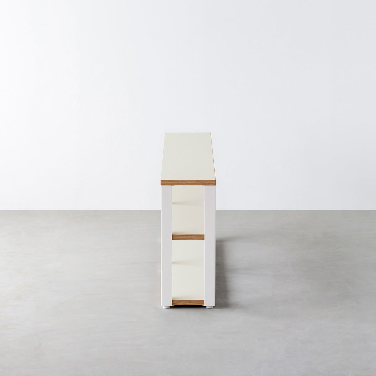 KanademonoのリノリウムMushroom棚板とマットホワイト鉄脚のストレージシェルフ幅121~160cm（側面）