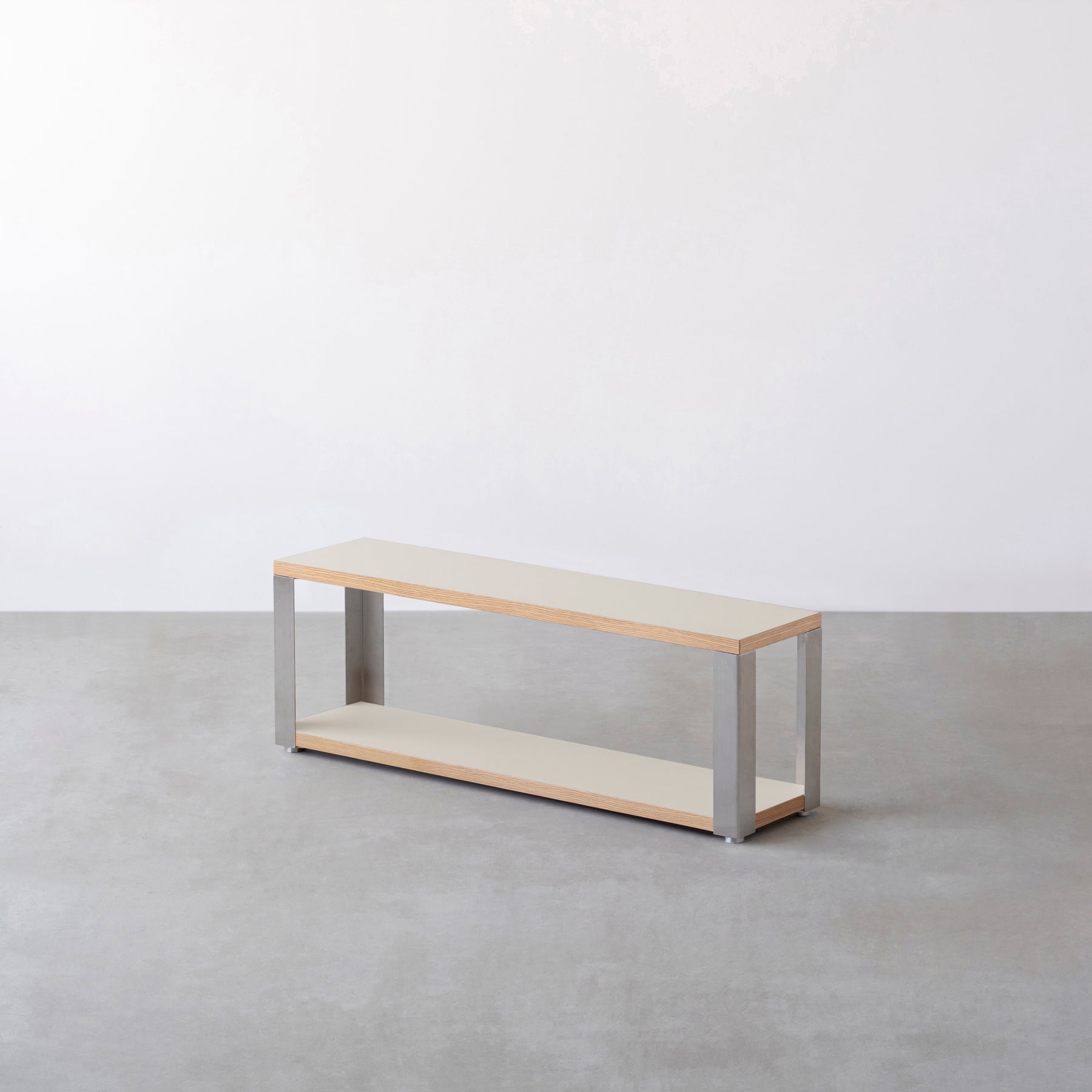 Kanademonoのリノリウム素材の棚板にステンレスフレームを組み合わせた２段ストレージシェルフ /Mushroom