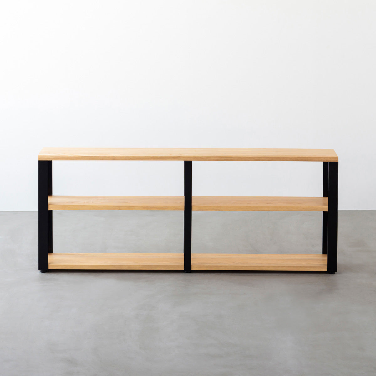 KANADEMONOのホワイトアッシュの棚板とマットブラックの鉄脚のストレージシェルフM(正面)