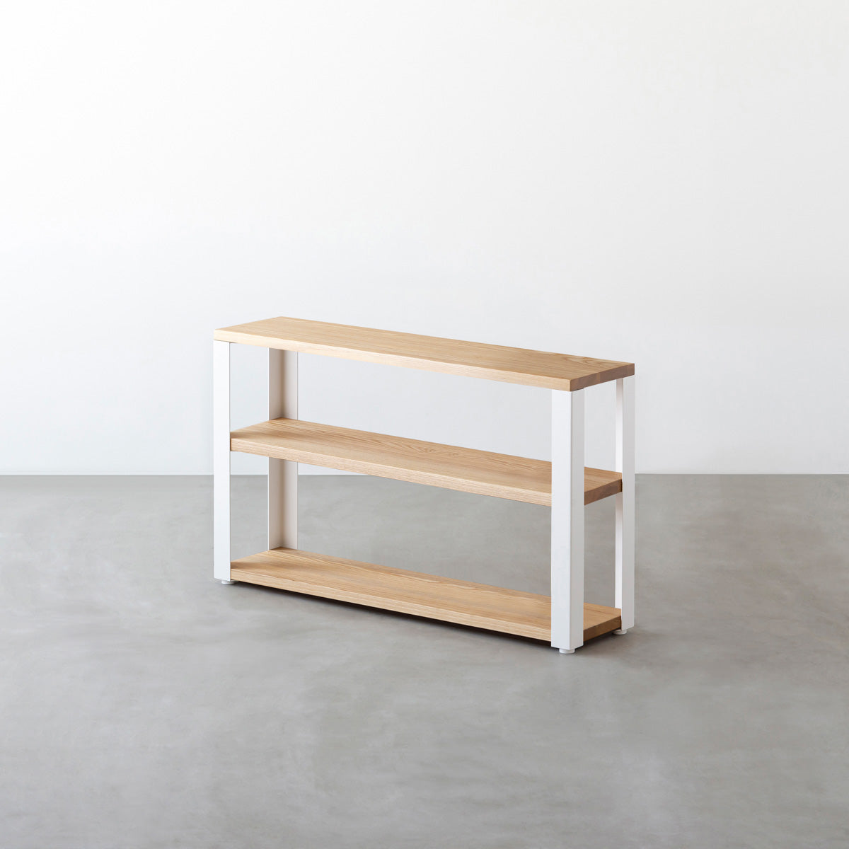 KANADEMONOのホワイトアッシュの棚板とホワイトの鉄脚のストレージシェルフS