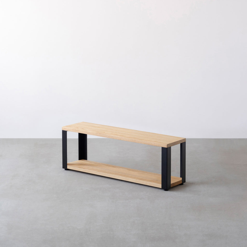 Kanademonoのホワイトアッシュ無垢材の棚板とマットブラックの鉄脚の２段ストレージシェルフS