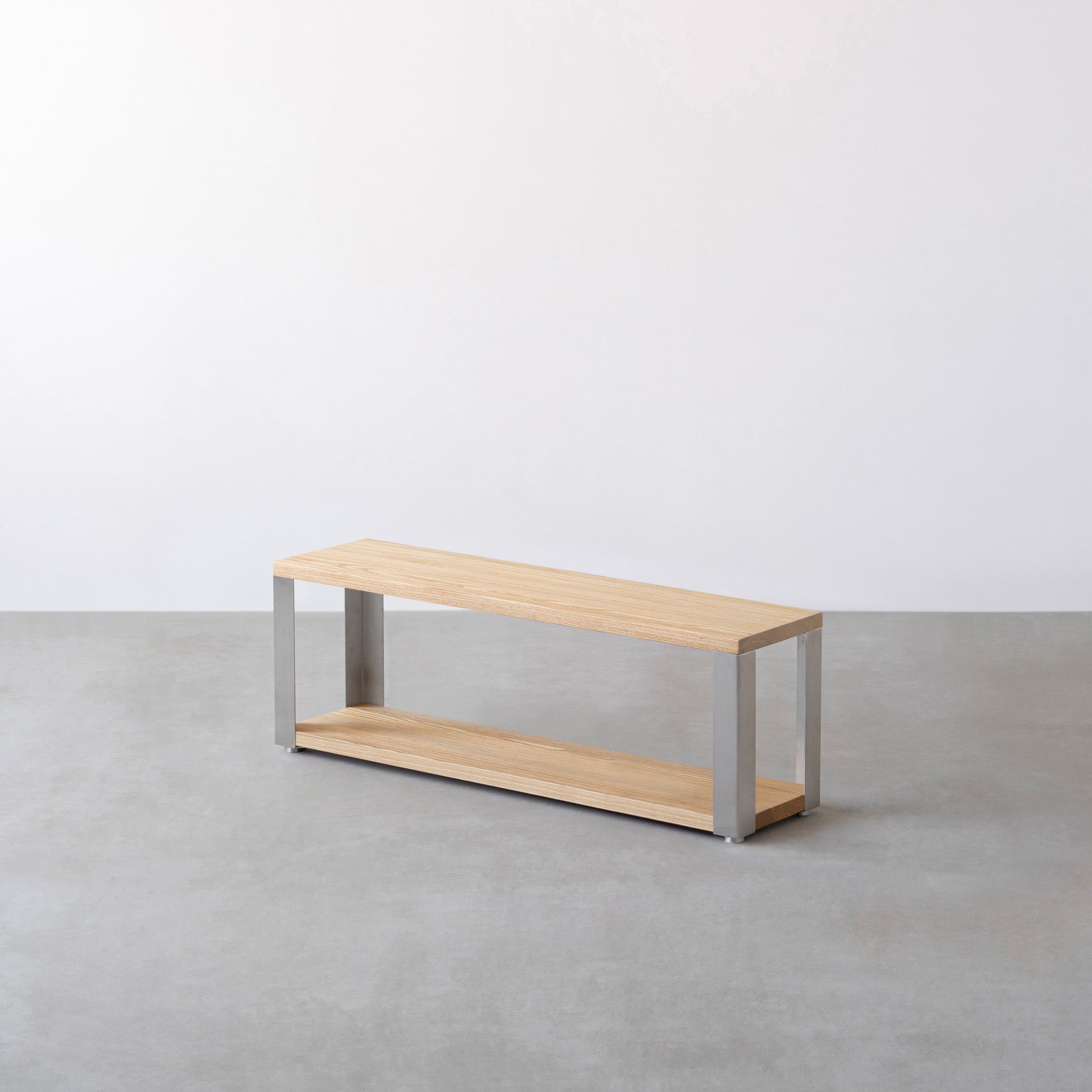 Kanademonoの無垢材ホワイトアッシュの棚板とステンレスの鉄脚の２段ストレージシェルフS