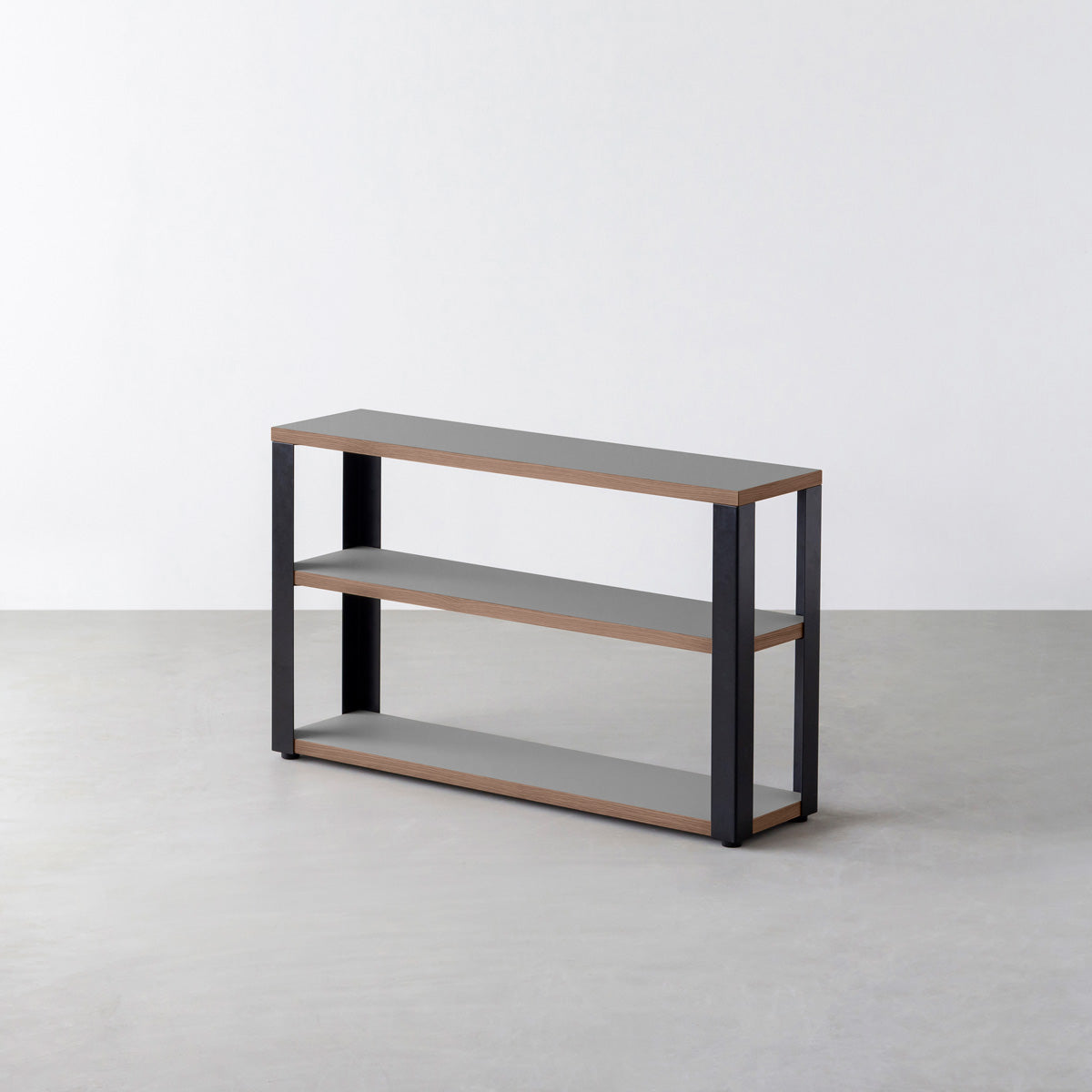 KanademonoのリノリウムAsh棚板とマットブラック鉄脚のストレージシェルフ幅60~120cm（ウォルナット）