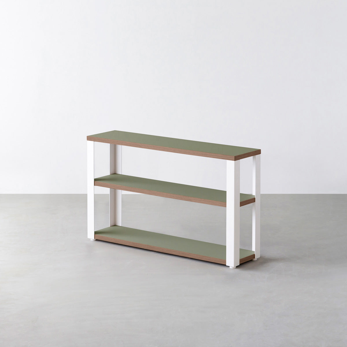 KanademonoのリノリウムOlive棚板とマットホワイト鉄脚のストレージシェルフ幅60~120cm（ウォルナット）