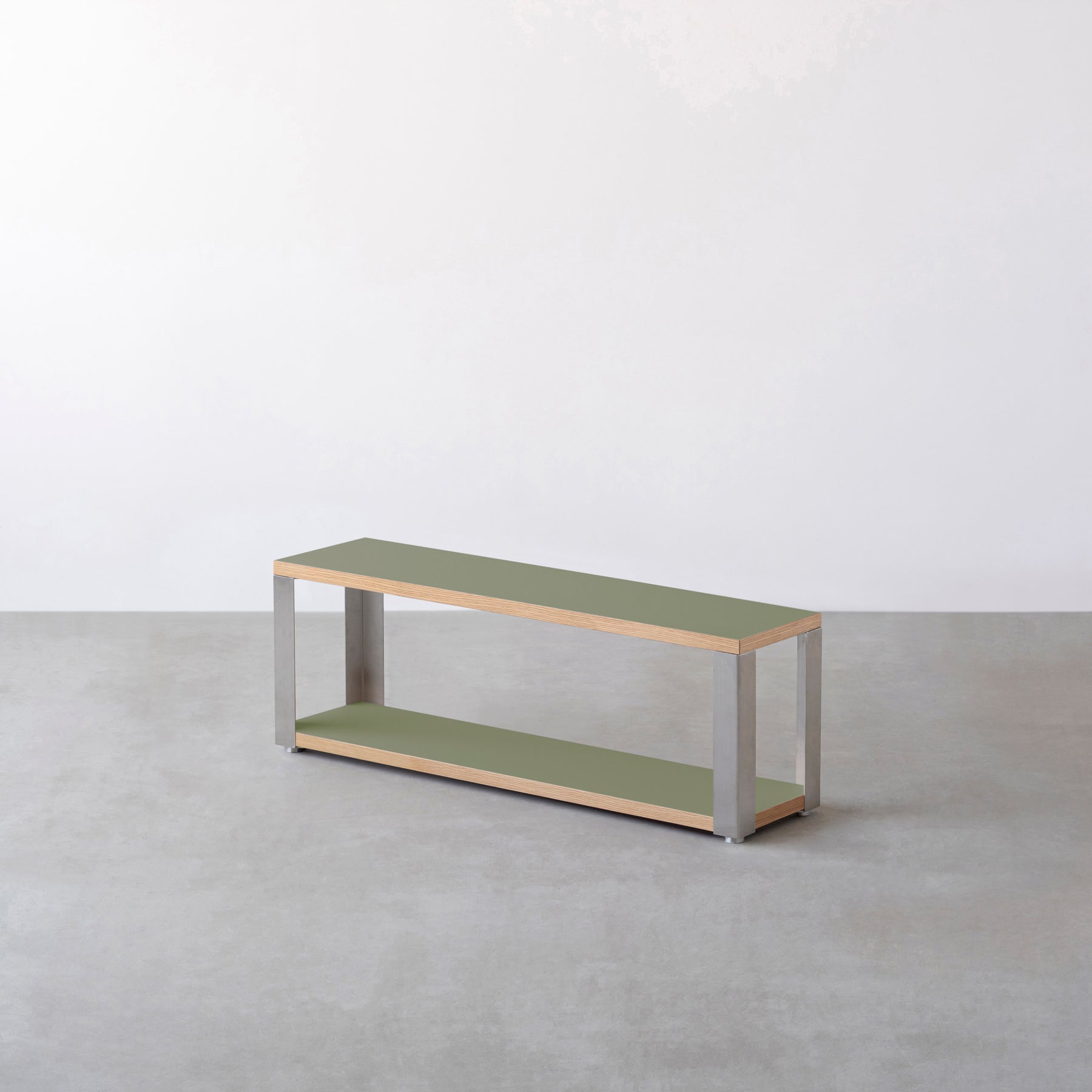 Kanademonoのリノリウム素材の棚板にステンレスフレームを組み合わせた２段ストレージシェルフ /Olive