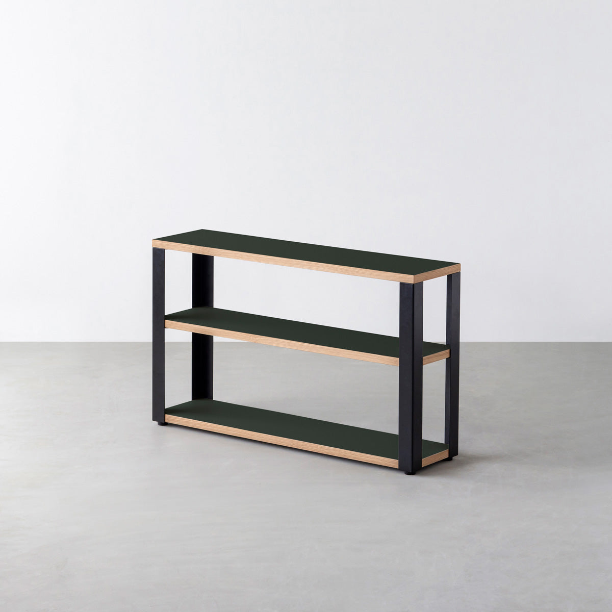 KanademonoのリノリウムConifer棚板とマットブラック鉄脚のストレージシェルフ幅60~120cm（オーク）