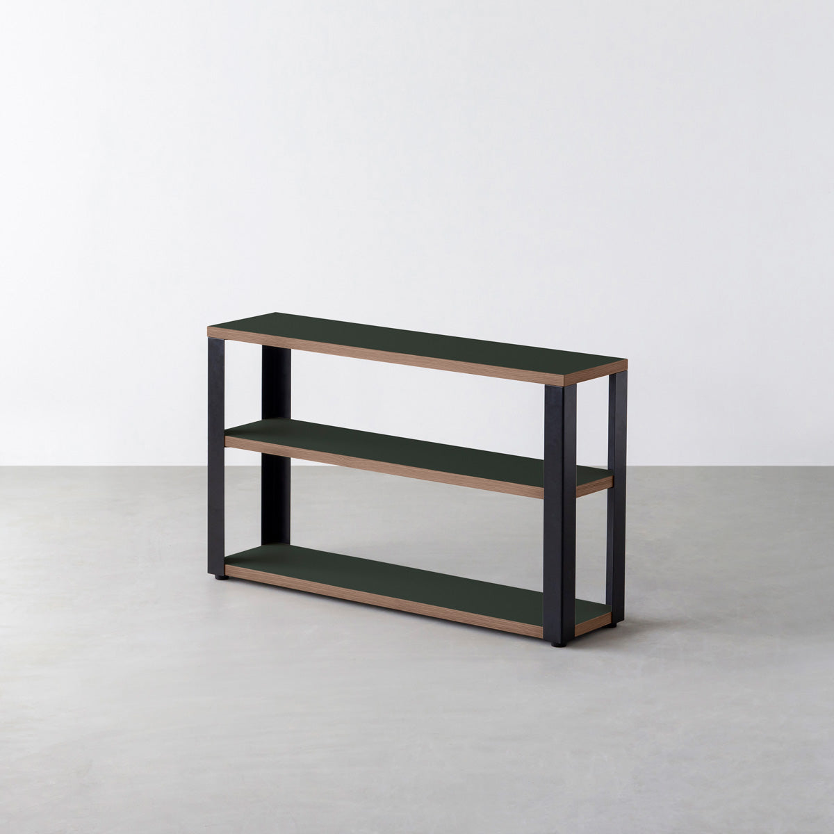 KanademonoのリノリウムConifer棚板とマットブラック鉄脚のストレージシェルフ幅60~120cm（ウォルナット）