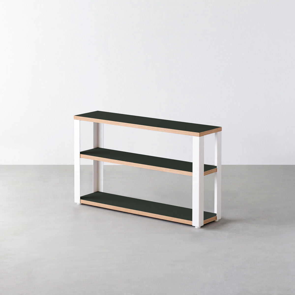 KanademonoのリノリウムConifer棚板とマットホワイト鉄脚のストレージシェルフ幅60~120cm（オーク）