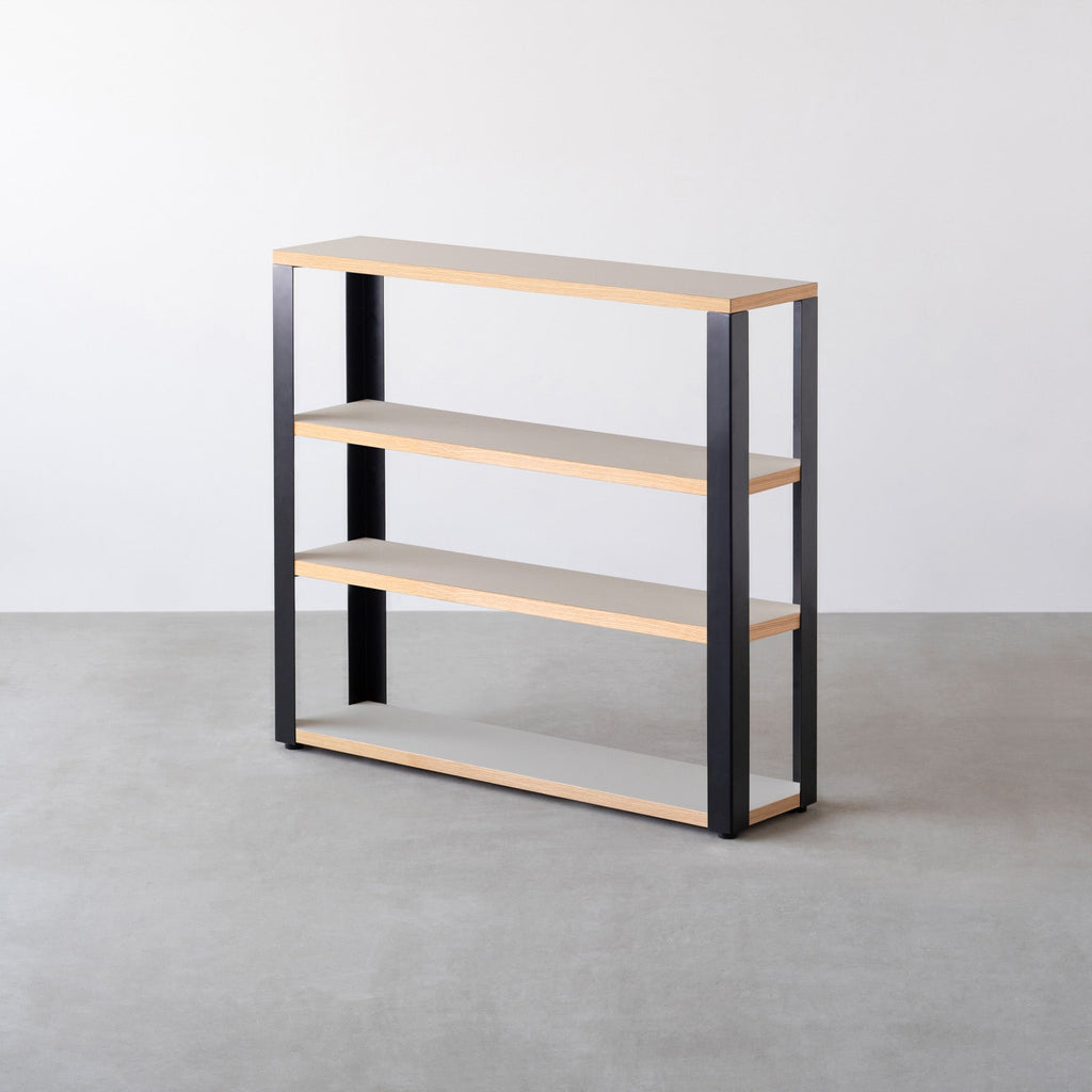 Kanademonoのリノリウム素材の棚板にブラックアイアンフレームを組み合わせた４段ストレージシェルフ /Pebble