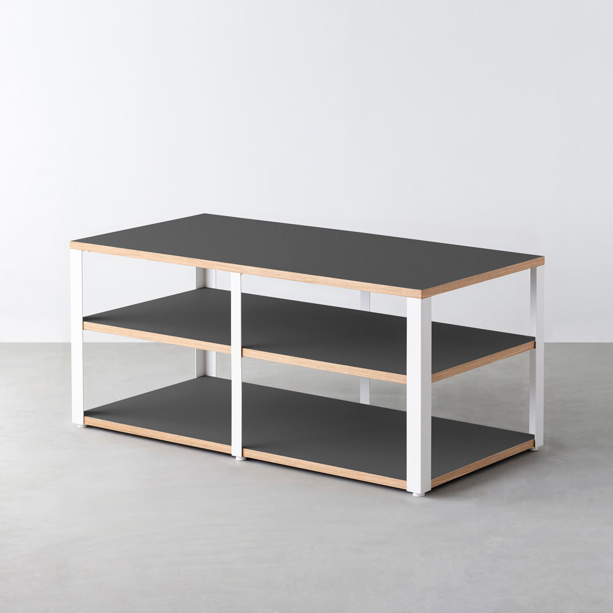 KanademonoのリノリウムCharcoal棚板とマットホワイト鉄脚のストレージシェルフ幅121~160cm（奥行41~80cm）