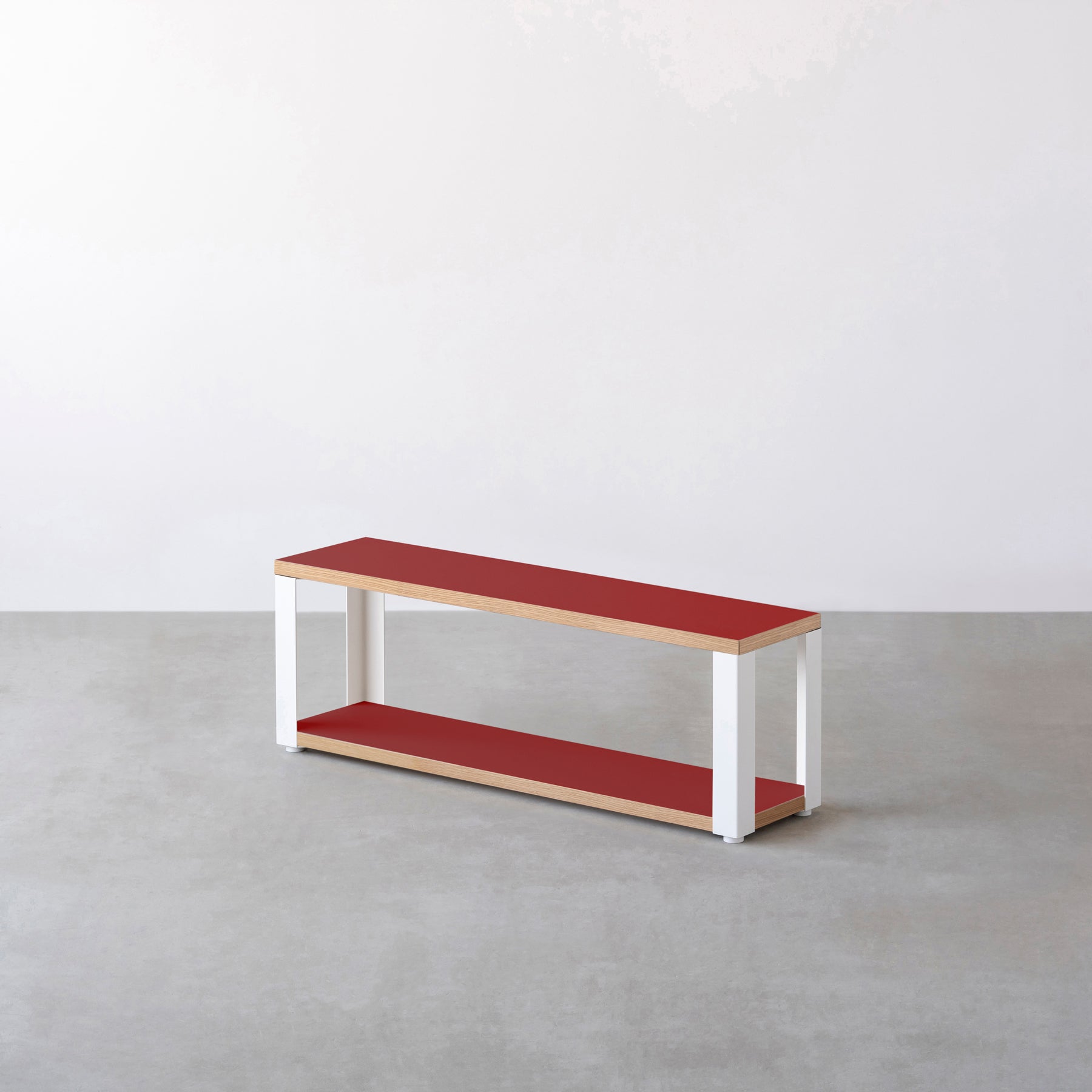 Kanademonoのリノリウム素材の棚板にホワイトのアイアンフレームを組み合わせた２段ストレージシェルフ /Salsa