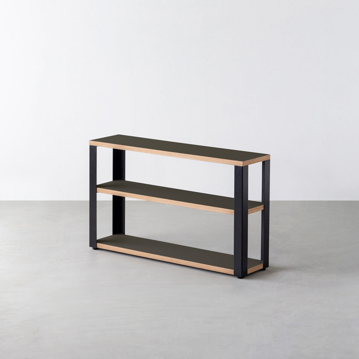 KanademonoのリノリウムIron棚板とマットブラック鉄脚のストレージシェルフ幅60~120cm（オーク）