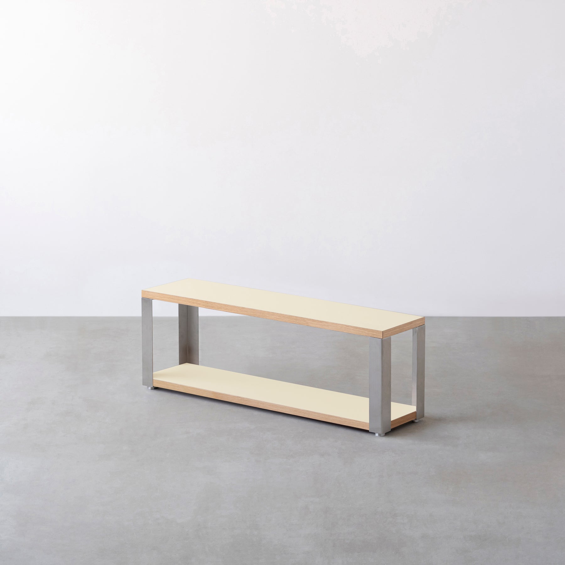 Kanademonoのリノリウム素材の棚板にステンレスフレームを組み合わせた２段ストレージシェルフ /Pearl