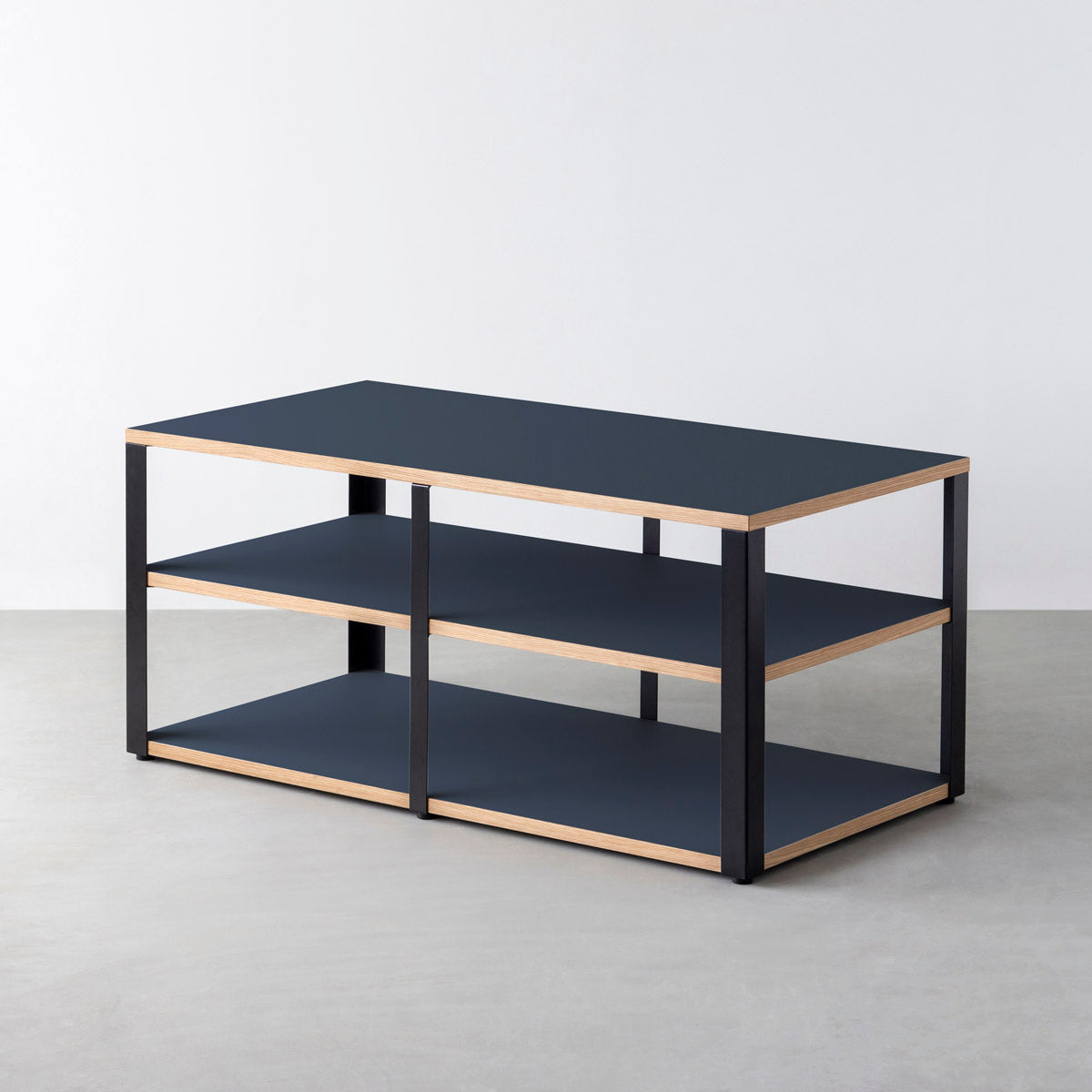 KanademonoのリノリウムSmokey_blue棚板とマットブラック鉄脚のストレージシェルフ幅121~160cm（奥行41~80cm）