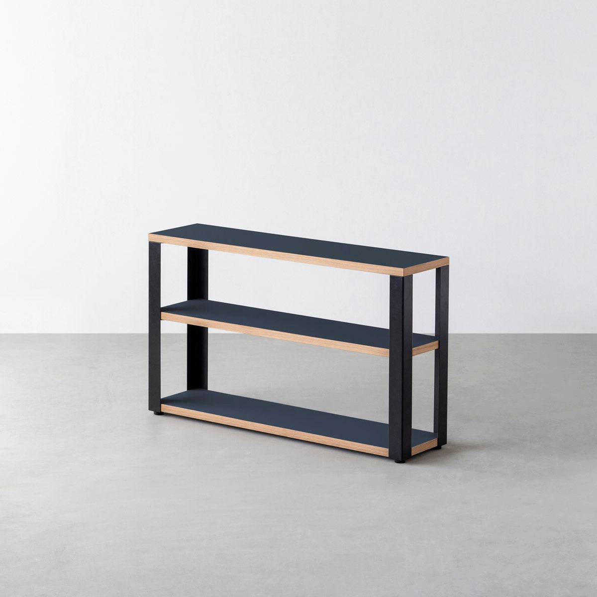KanademonoのリノリウムSmokey_blue棚板とマットブラック鉄脚のストレージシェルフ幅60~120cm（オーク）