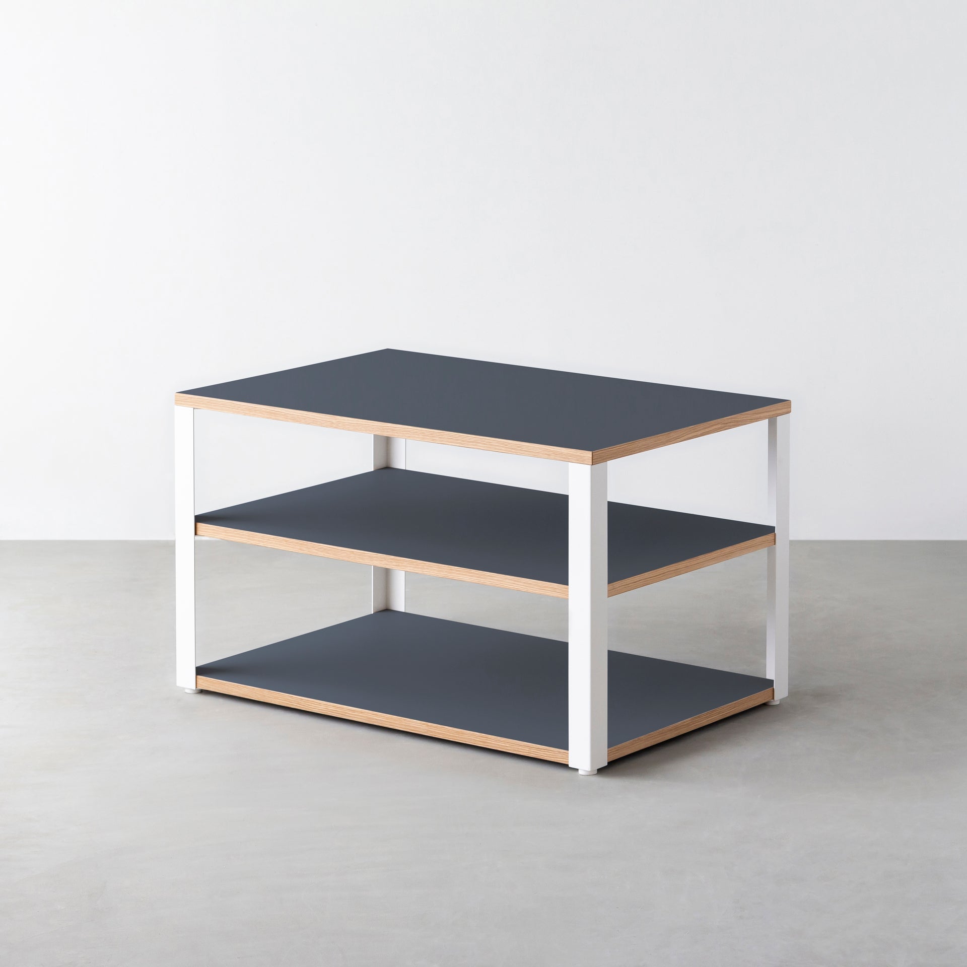 KanademonoのリノリウムSmokey_blue棚板とマットホワイト鉄脚のストレージシェルフ幅60~120cm（奥行30~40cm）