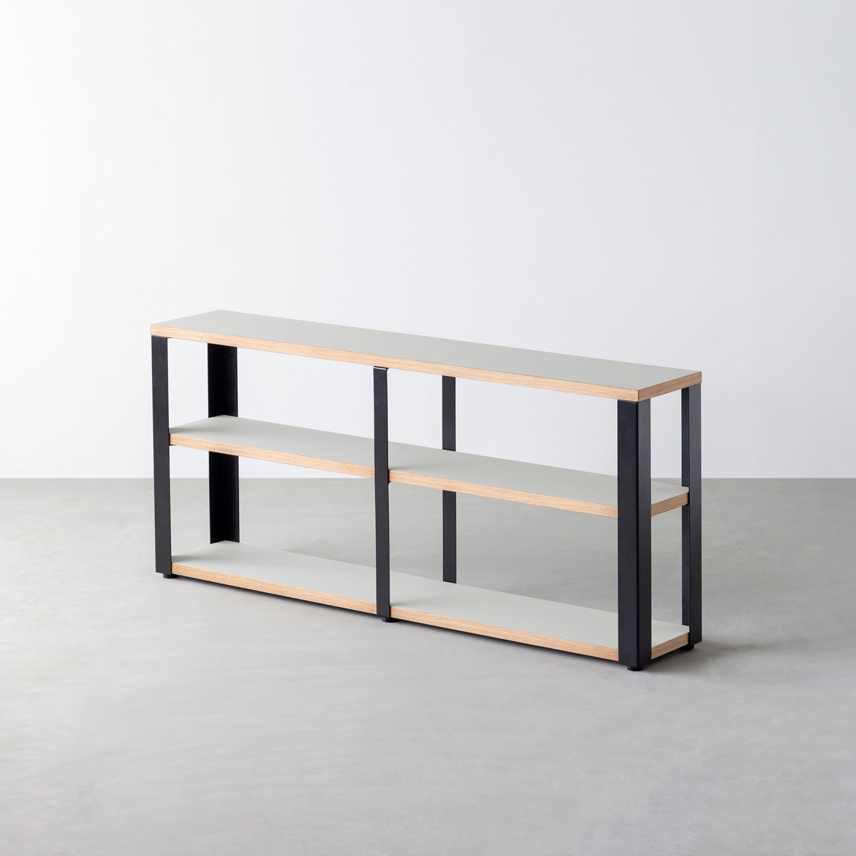 KanademonoのリノリウムVapour棚板とマットブラック鉄脚のストレージシェルフ幅121~160cm（オーク）