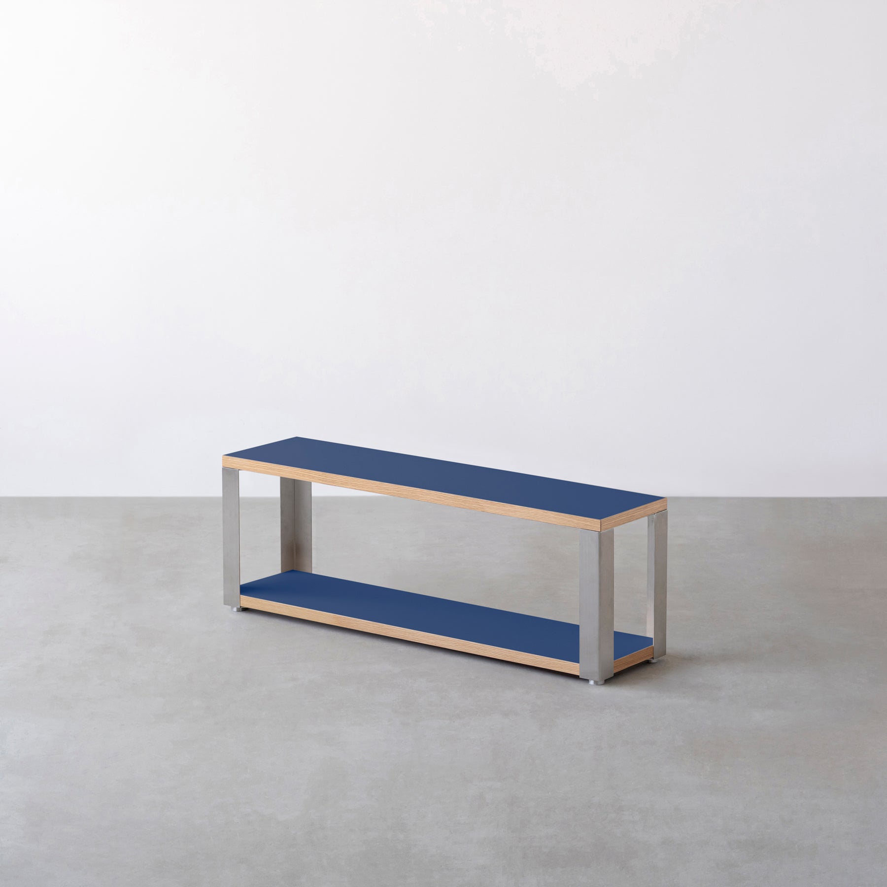 Kanademonoのリノリウム素材の棚板にステンレスフレームを組み合わせた２段ストレージシェルフ /Midnight_blue