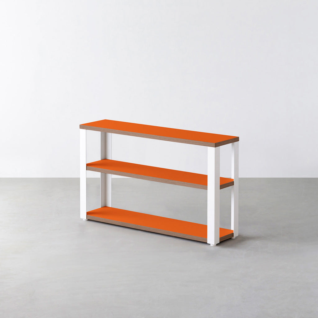 KanademonoのリノリウムOrange_blast棚板とマットホワイト鉄脚のストレージシェルフ幅60~120cm（ウォルナット）