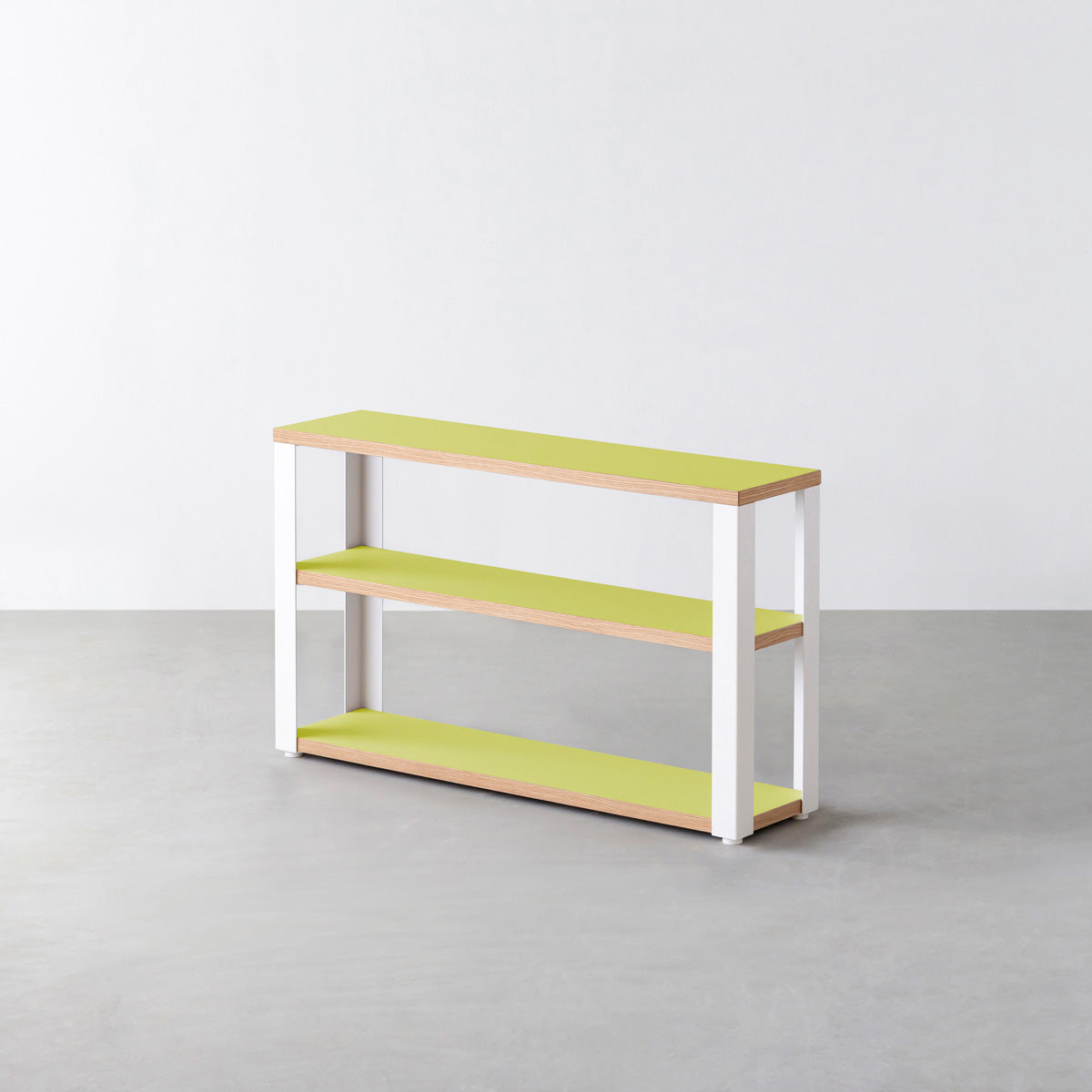 KanademonoのリノリウムSpring_green棚板とマットホワイト鉄脚のストレージシェルフ幅60~120cm（オーク）