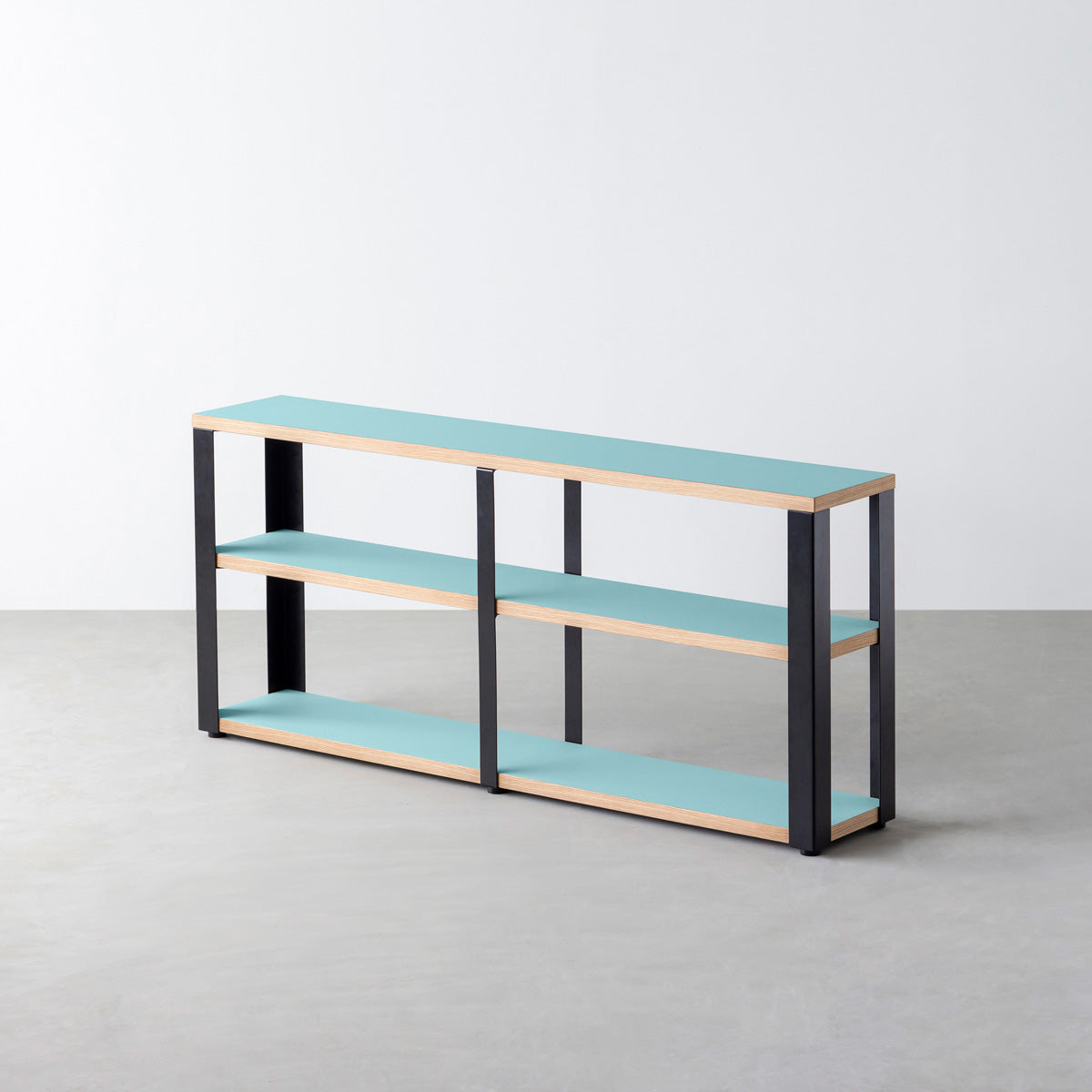 KanademonoのリノリウムAquavert棚板とマットブラック鉄脚のストレージシェルフ幅121~160cm（オーク）