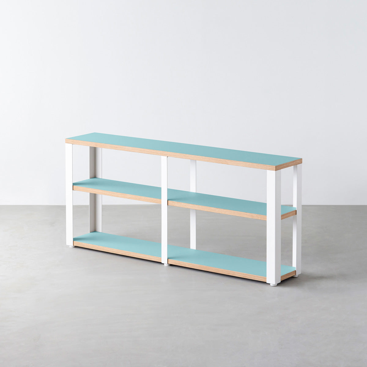 KanademonoのリノリウムAquavert棚板とマットホワイト鉄脚のストレージシェルフ幅121~160cm（オーク）