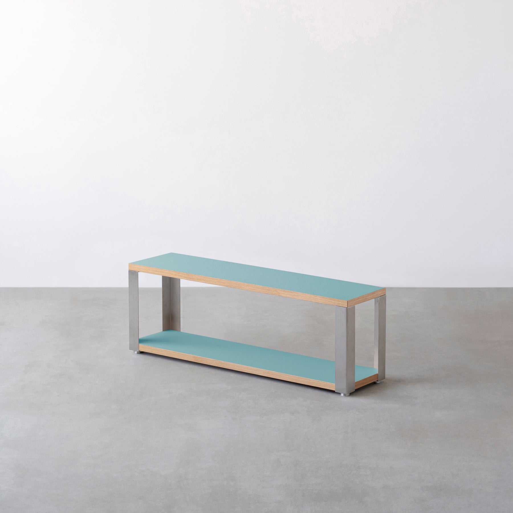 Kanademonoのリノリウム素材の棚板にステンレスフレームを組み合わせた２段ストレージシェルフ /Aquavert