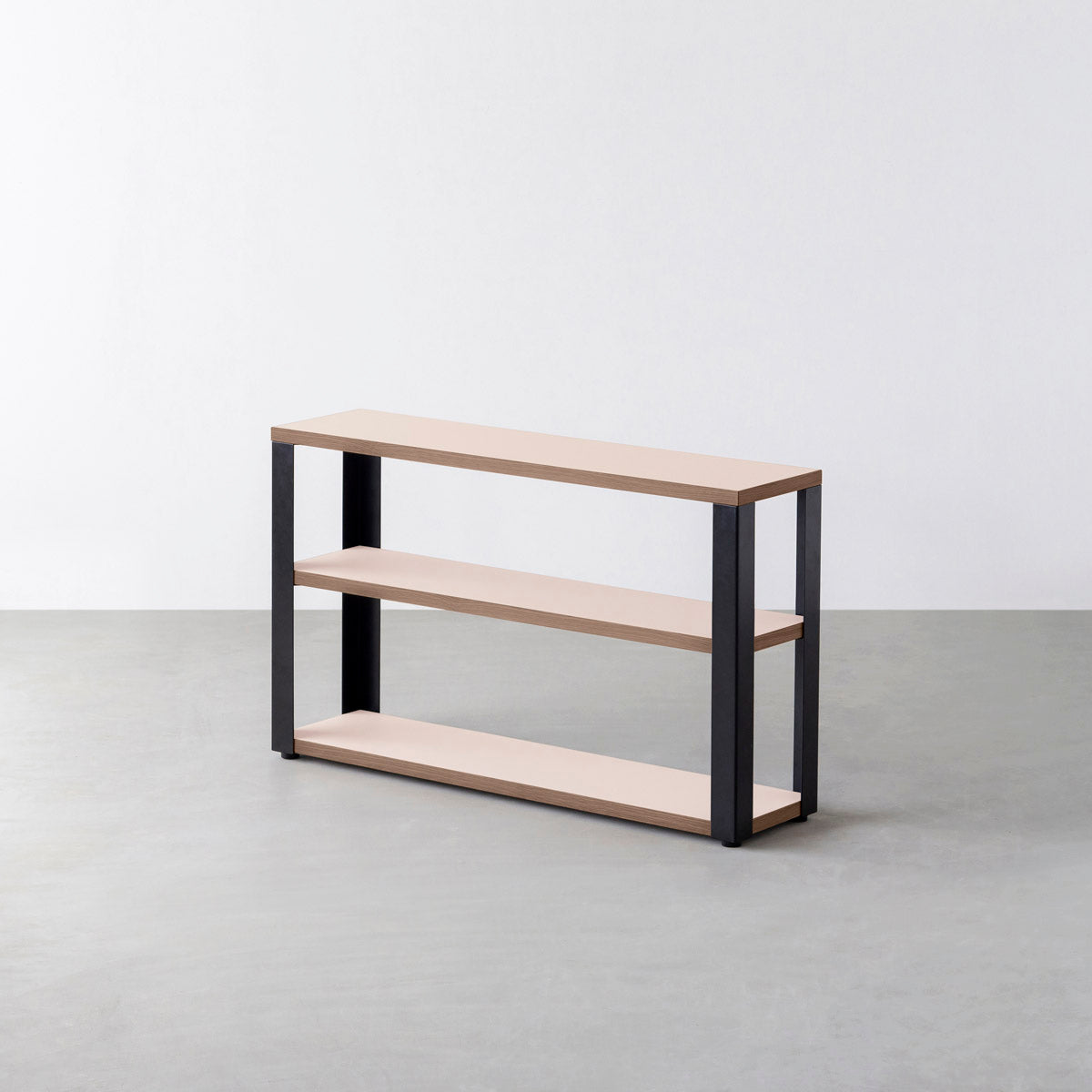 Kanademonoのリノリウムpowder棚板とマットブラック鉄脚のストレージシェルフ幅60~120cm（ウォルナット）