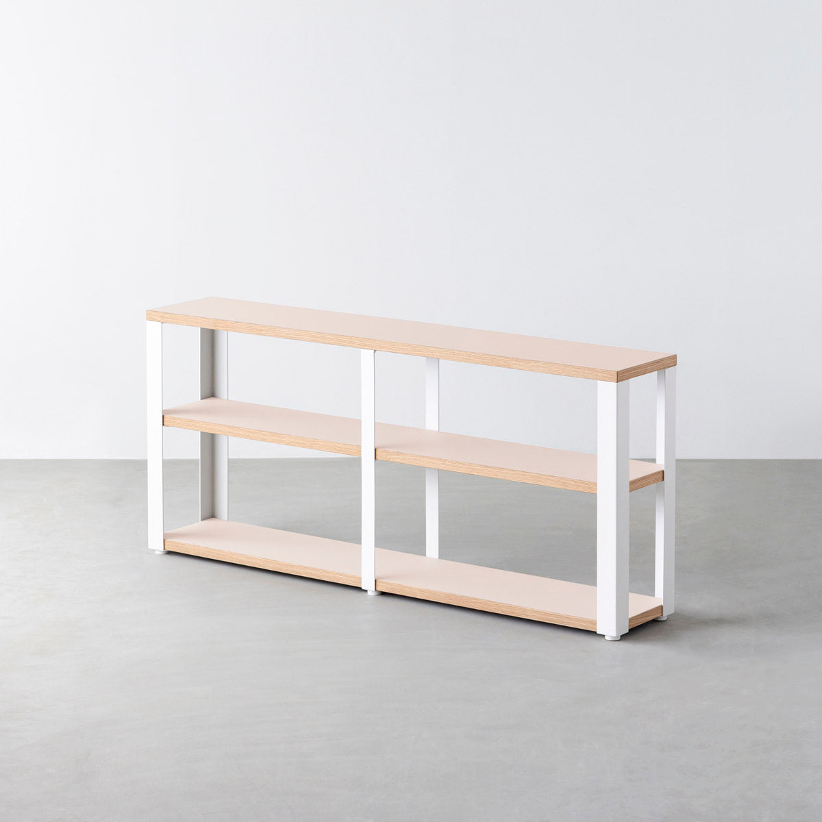 KanademonoのリノリウムPowder棚板とマットホワイト鉄脚のストレージシェルフ幅121~160cm（オーク）